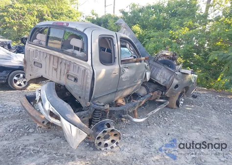 2002 Toyota Tundra Sr5 V8 из США, поврежденный, VIN 5TBBT44122S265327